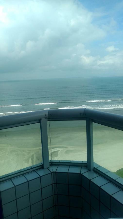 Belo Apartamento Com Vistas Para O Mar - Pe Na Areia - Churrasqueira Na Varanda プライア・グランデ エクステリア 写真